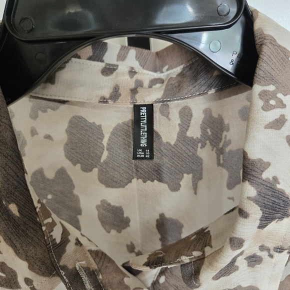 Pretty Little Thing Buttondown Top sz 10 - Picture 2 of 4